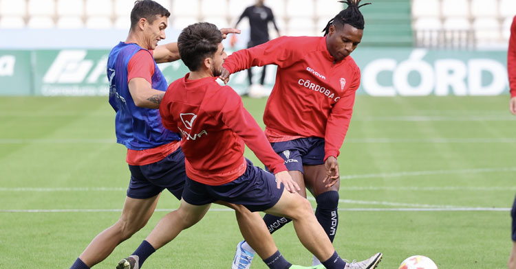 Cedric y Fuentes trabajando en El Arcángel en el entreno del jueves, a puerta cerrada. Foto: CCF