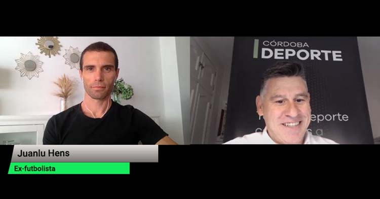 Junalu Hens durante su entrevista con David Jurado repasando su carrera futbolística.