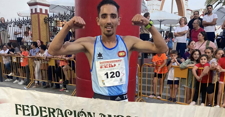 La fuerza de Mohammed Koula le dio la victoria en la carrera. Foto: Ayuntamiento de Nueva Carteya