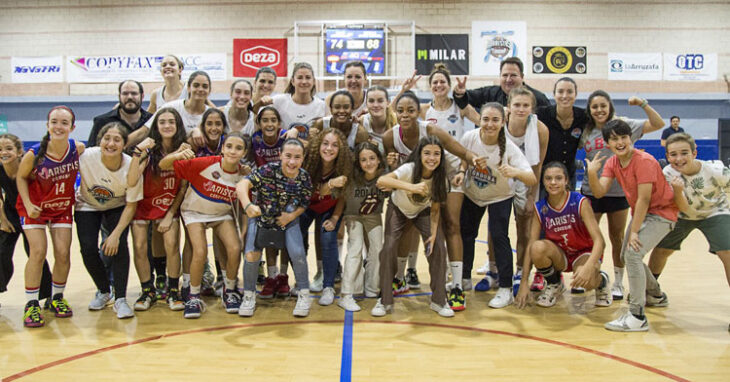 La celebración con la chavalería de las jugadoras y cuerpo técnico del Milar Córdoba Baloncesto Femenino. Foto: @cordobabafe