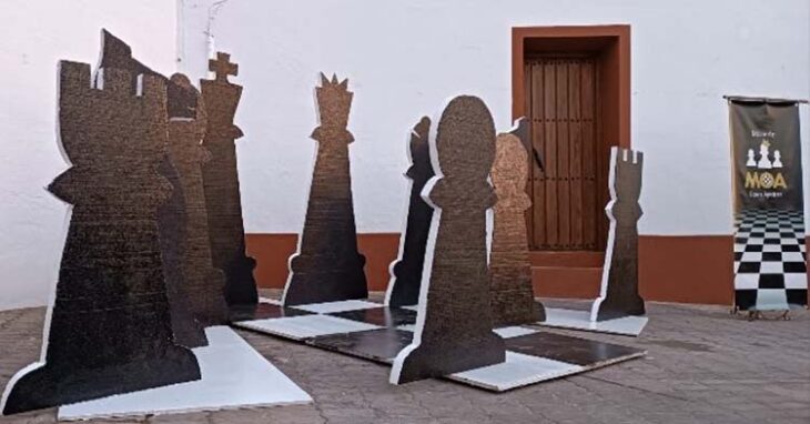 La decoración de las calles de Morente durante este fin de semana con el ajedrez como protagonista.