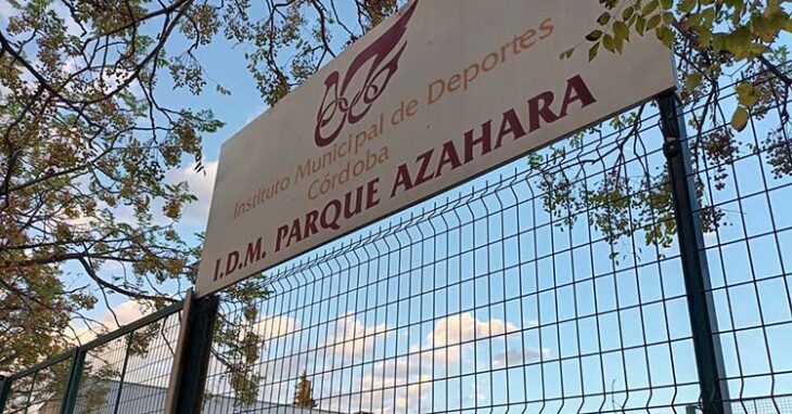 La clausura de las pista de pádel del Parque Azahara.