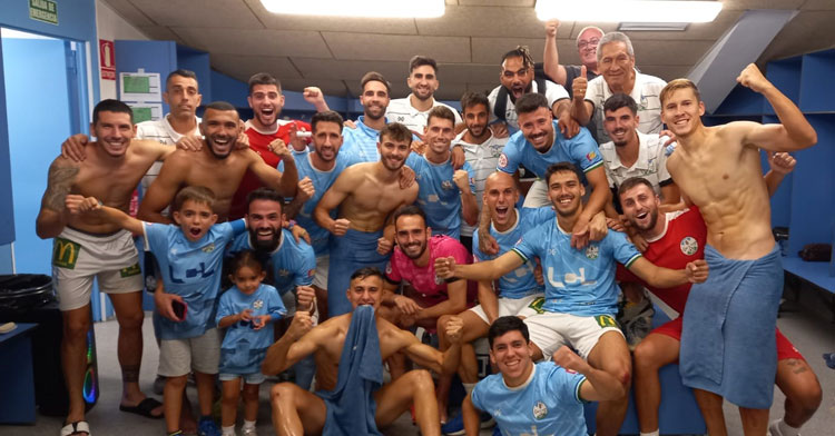 La algarabía celeste en el vestuario. Foto: Ciudad de Lucena