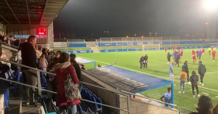 Las protestas de la afición del Ciudad de Lucena se dejaron notar al término del partido ante el Sevilla C.