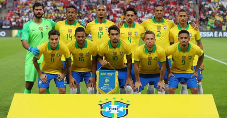 Una de las últimas alineaciones de Brasil.
