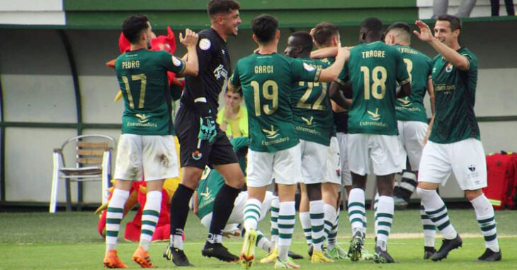 Los jugadores del Cacereño celebrando un gol esta campaña. Foto: CP Cacereño SAD