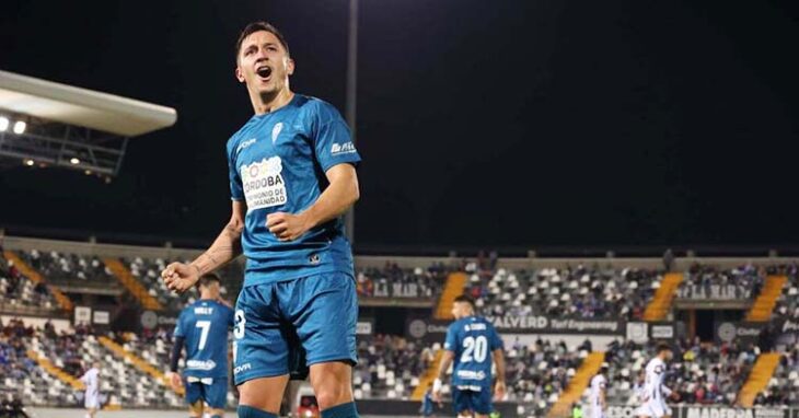 Christian Carracedo celebrando el triunfo del Córdoba en Badajoz.