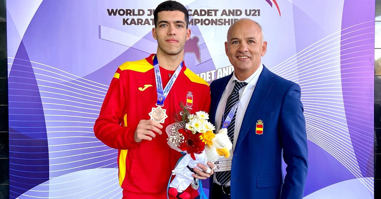 César Martínez junto a su pupilo Iván Gómez, tercero del mundo sub21 en su categoría