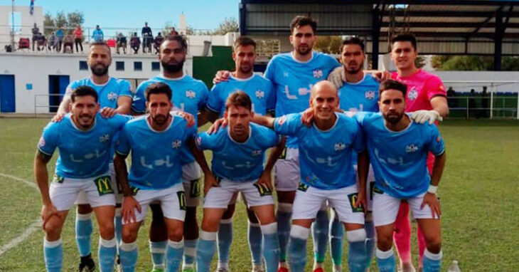 El once inicial celeste en Conil. Foto: Ciudad de Lucena