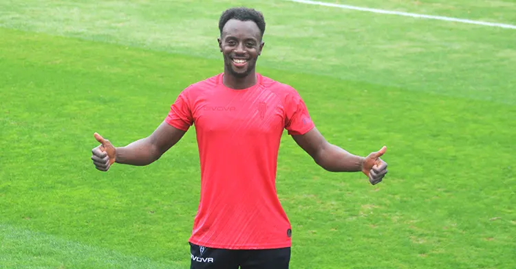 'Yosi' Diarra posando para la cámara de Cordobadeporte en la Ciudad Deportiva.