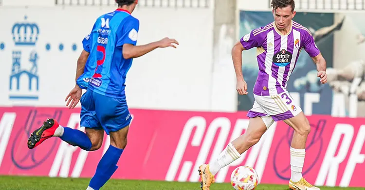 Diego Moreno fue titular en el partido de Copa del Rey ante el Barbadás gallego en su debut con el primer equipo del Real Valladolid.