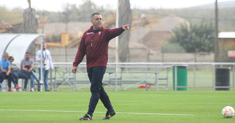 Germán Crespo mostrando el camino a seguir para mantener el liderato en la Primera Federación.