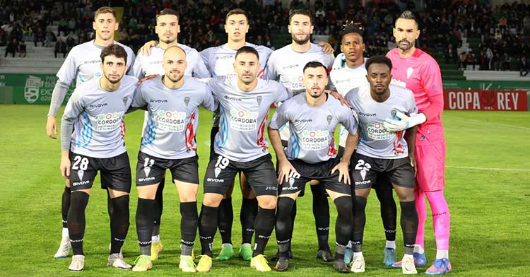 El extraño once del Córdoba CF, sobre todo por su disposición táctica, que jugó de inicio en Cáceres en la Copa del Rey