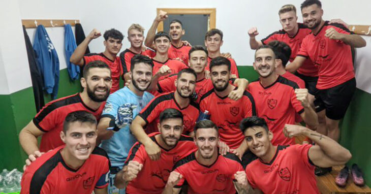 Los jugadores del cuadro palmeño celebrando su victoria. Foto: Atlético Palma del Río