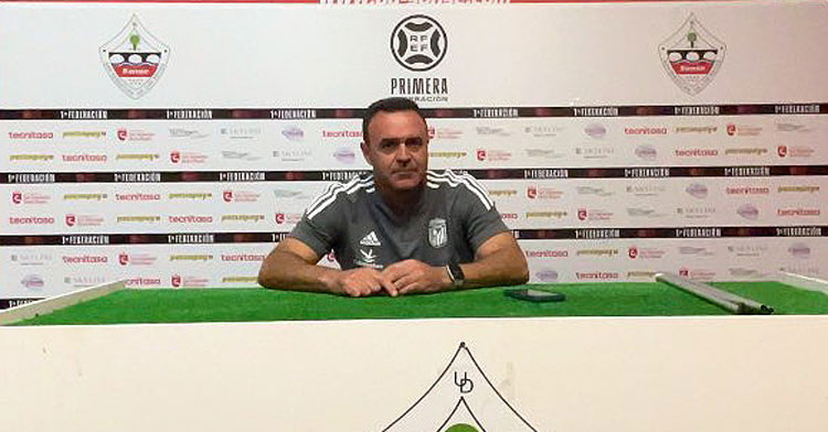 José María Salmerón en una rueda de prensa. Foto: CD Badajoz
