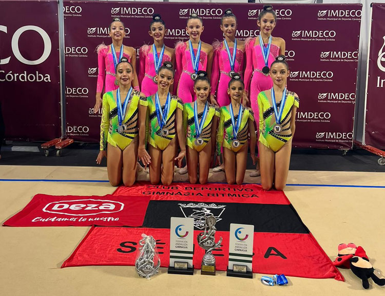 Algunas de las gimnastas presentes en el torneo con sus trofeos. Foto: GR Séneca