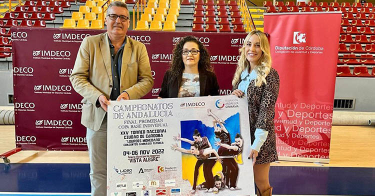 La presidenta del Liceo, Marisol Lozano, flanqueada por Manuel Torrejimeno y Ana Blasco durante la presentación del XXV Torneo Nacional Ciudad de Córdoba de gimnasia rítmica.