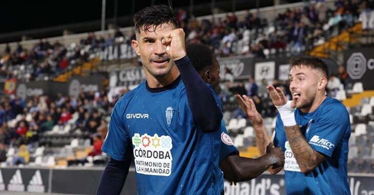 Willy celebrado su segundo gol con Antonio Casas al fondo.Willy celebrado su segundo gol con Antonio Casas al fondo.