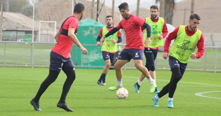 Willy busca el taconazo en el entrenamiento de este jueves.