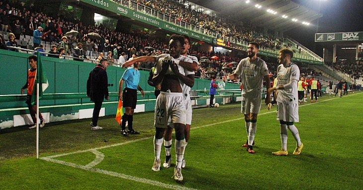 Diarra celebrando el tanto de la victoria del Córdoba ante el Pontevedra.