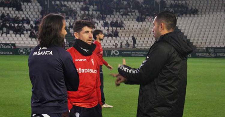 El reencuentro. Charles y Javi Flores poniéndose al día en la previa del Córdoba Pontevedra.