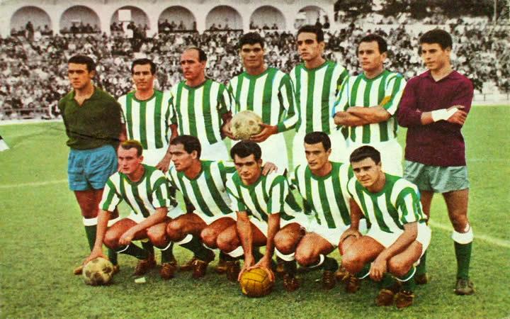 Miguel Reina en una formación del Córdoba de 1964 en El Arcángel originario.