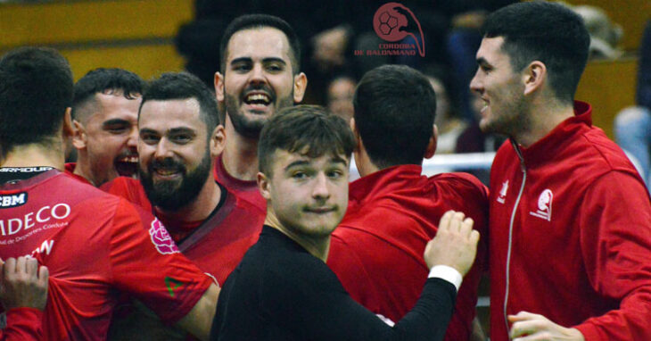 Los jugadores granates celebrando otra victoria más en Fátima. Foto: CBM