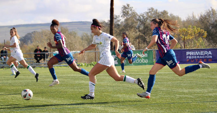 Las chicas del Córdoba jugando ante el Eibar. Foto: SD Eibar