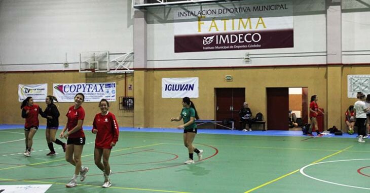 Las chicas del Deza CBM entrenando en la pista de Fátima que se vio inundada durante la primera quincena de diciembre.