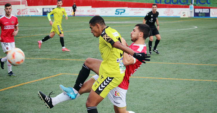 El derbi en Espiel fue muy luchado. Foto: Fran Habas