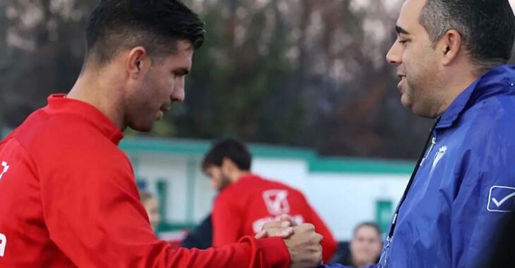 Reencuentros. Germán Crespo saludando a Willy en el regreso a los entrenamientos.