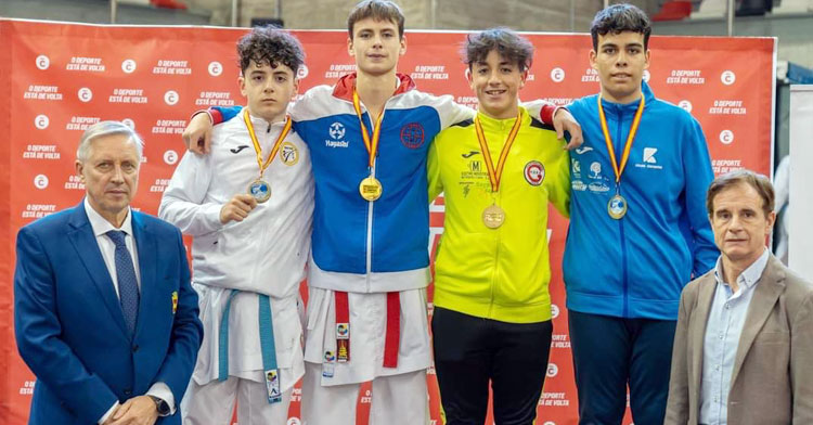 José Medina en el podio de la competición de La Coruña. Foto: RFEK