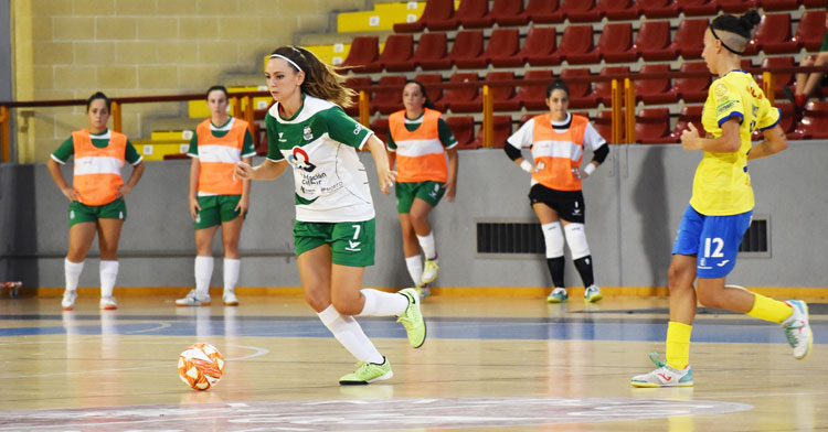 Lau Fernández en un duelo en Vista Alegre de esta temporada. Foto: Rafa Santiago