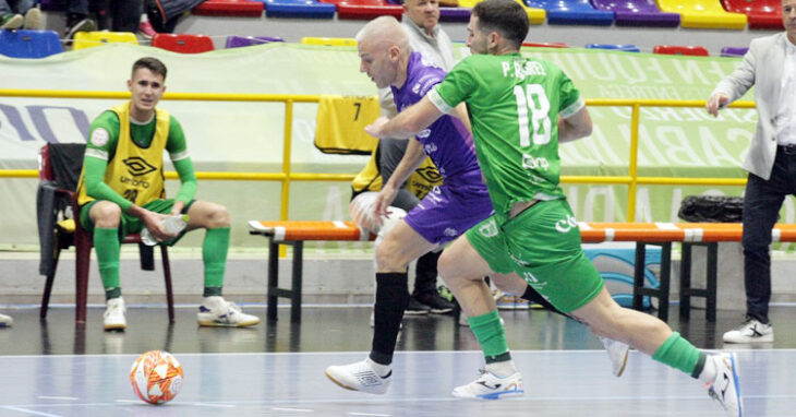 Miguelín se marcha de su par en el encuentro frente a la UMA. Foto: Córdoba Futsal