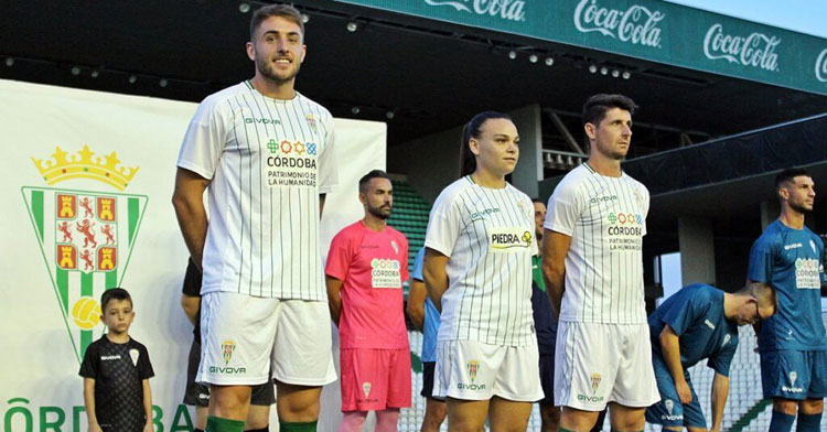 La camiseta de la controversia de esta temporada.