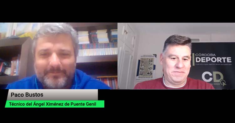 Paco Bustos durante su charla de balonmano con David Jurado.