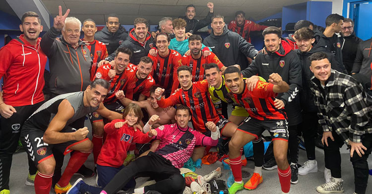 La celebración pontana en los vestuarios del Ciudad de Lucena. Foto: @SalermPG