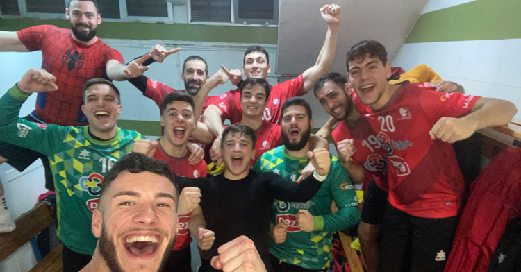 La euforia cajista tras ganar en Melilla. Foto: CBM