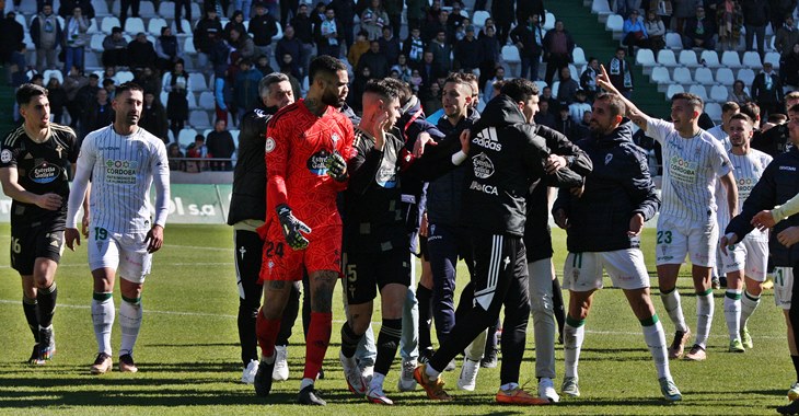 Pequeña tangana al finalizar el choque.