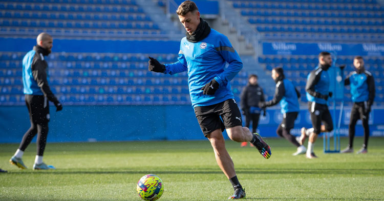 Antonio Blanco ejercitándose esta misma mañana en Mendizorroza. Foto: Deportivo Alavés