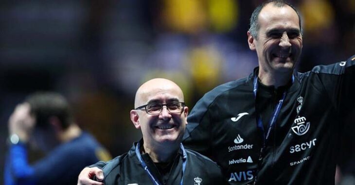 César Montes en una imagen de archivo junto a Jordi Ribera. Foto: Reuters / Kacper Pempel