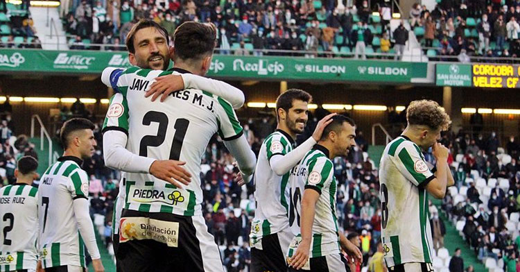 El Córdoba celebrando uno de sus goles al Vélez en el estreno de 2022. Foto: CCF