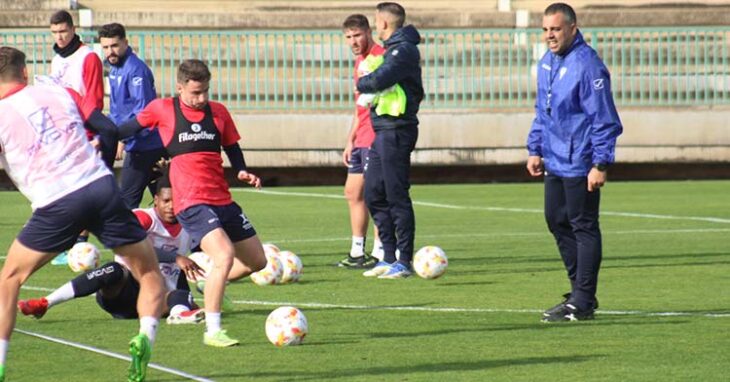 El regreso de Ekaitz Jiménez a la convocatoria diez meses después es la gran novedad del partido ante la Balona.