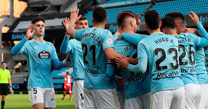 Los jugadores celestes celebrando uno de sus cuatro goles al Linares Deportivo. Foto: @canteiraceleste