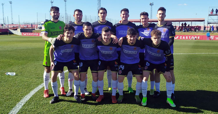 El once inicial rojillo en Sevilla. Foto: Atlético Espeleño