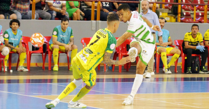 Un disparo de Osamanmusa en el duelo de ida contra el Jaén Paraíso Interior. Foto: Córdoba Futsal