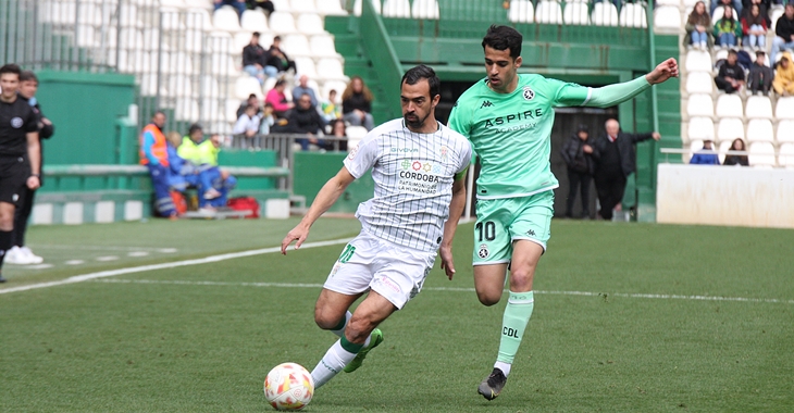 De las Cuevas con el balón.