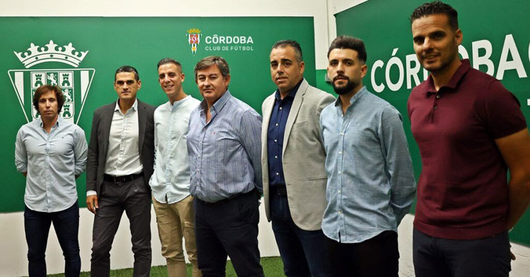 Una de las imágenes del acto de renovación de toda la parte deportiva del club prácticamente. Era finales de octubre. Foto: CCF