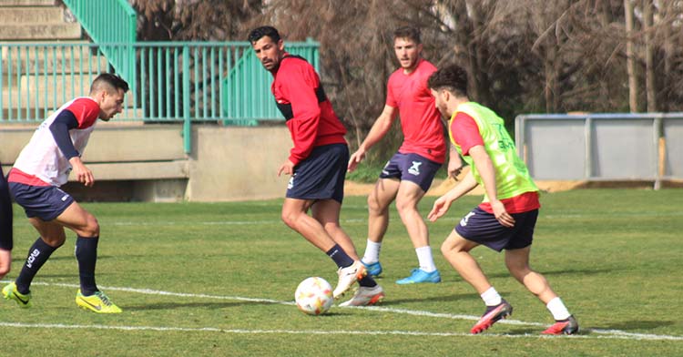 Alberto Jiménez trabajando en la Ciudad Deportiva junto a otro de los fichajes invernales, Armando Shashoua