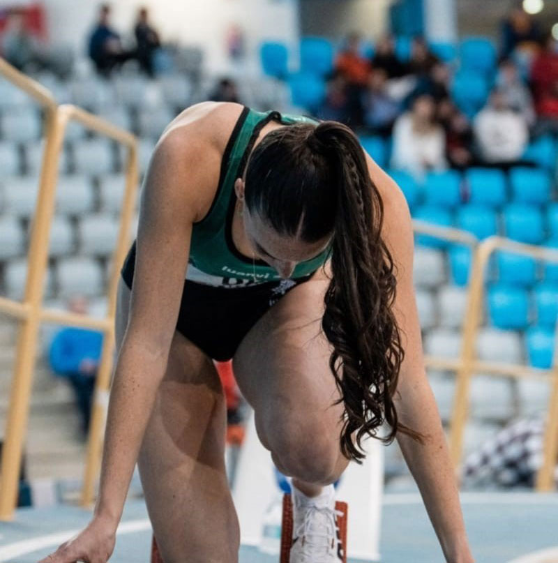 Carmen Avilés lista para tomar la salida